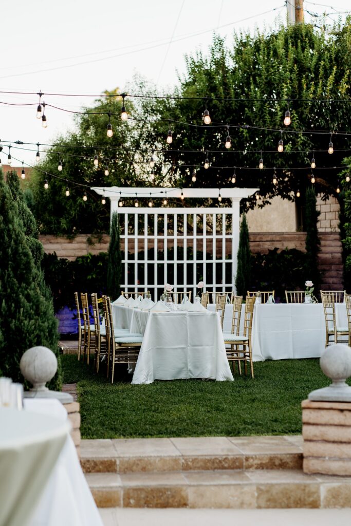 An outdoor wedding reception at Mid Century Manor in Las Vegas