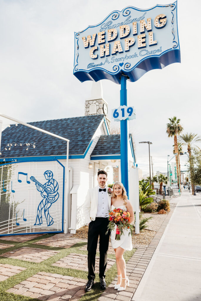 Colorful, Carefree Las Vegas Bridal Portraits You’ll Be Obsessed With
