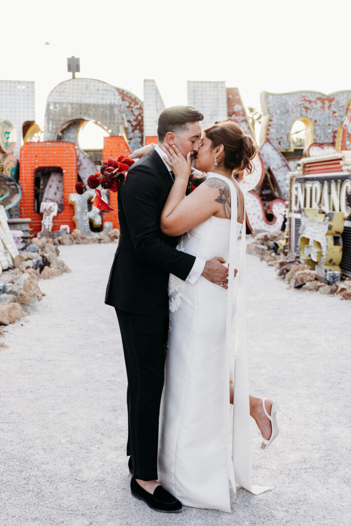 cute picture of the newly married couple kissing