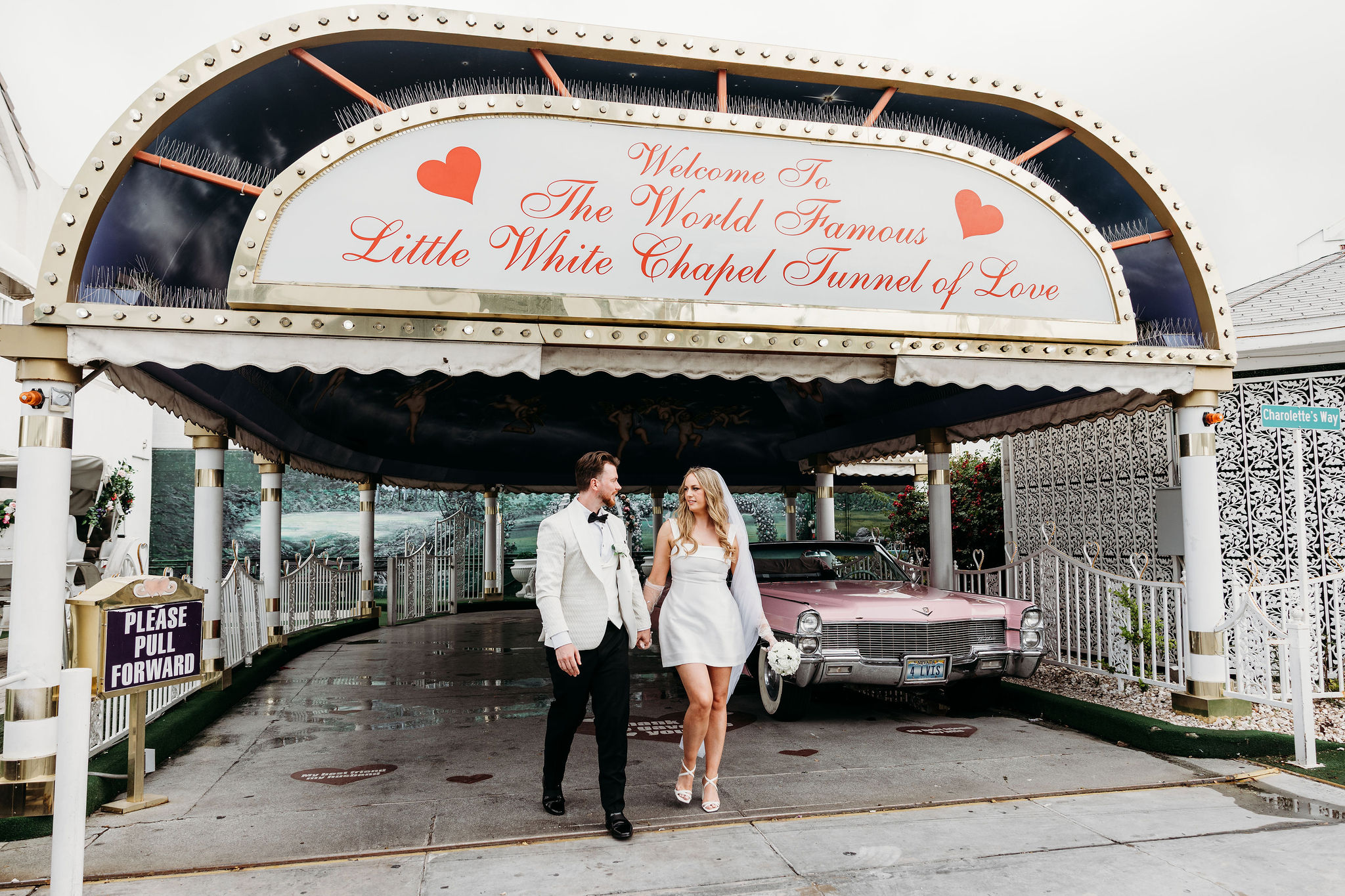Zoe & Kevin’s Amore Chapel Elopement Was the Ultimate Vintage Vegas Dream