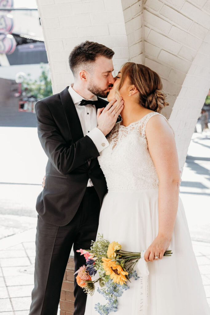 picture of the newly married couple kissing