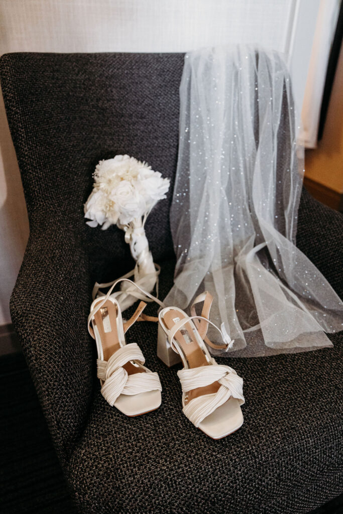 beautiful picture of the wedding shoes and the veil