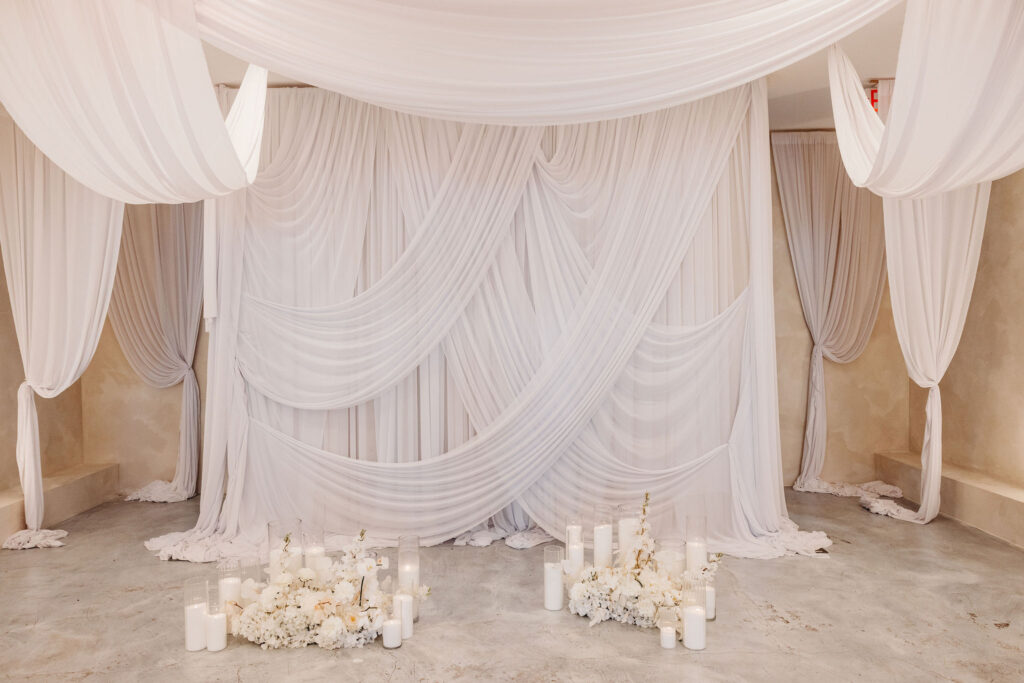 A Modern & Classic Las Vegas Wedding at That Chapel Downtown