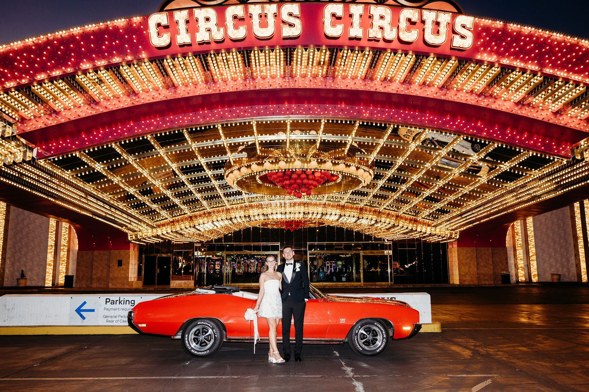 A Modern & Classic Las Vegas Wedding at That Chapel Downtown