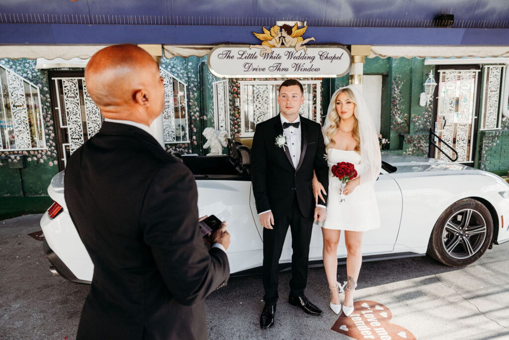 Rachel & Shane’s Classic Las Vegas Elopement at Little White Chapel