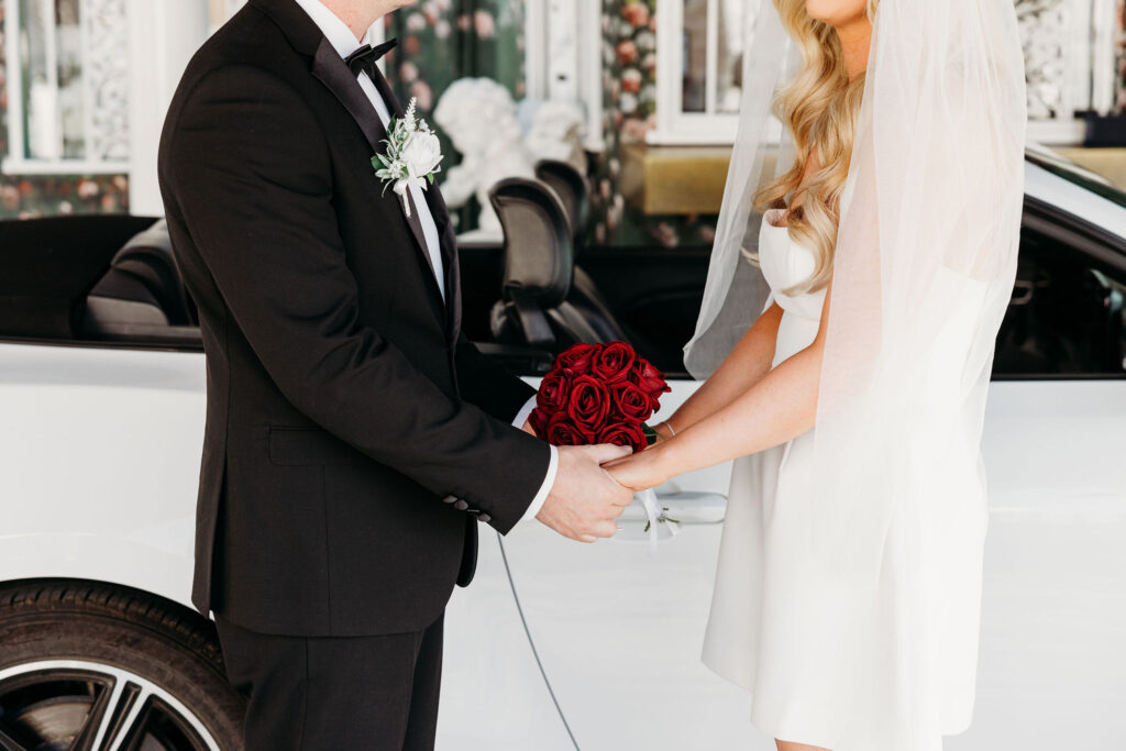 Rachel & Shane’s Classic Las Vegas Elopement at Little White Chapel