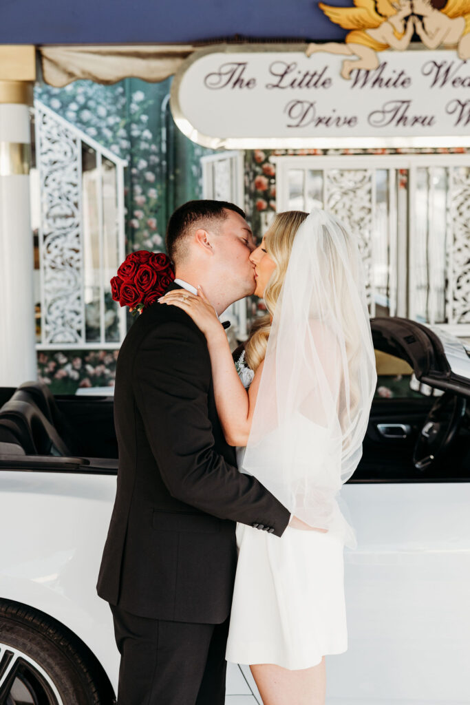 Rachel & Shane’s Classic Las Vegas Elopement at Little White Chapel