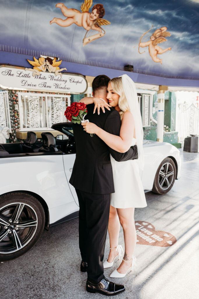 Rachel & Shane’s Classic Las Vegas Elopement at Little White Chapel