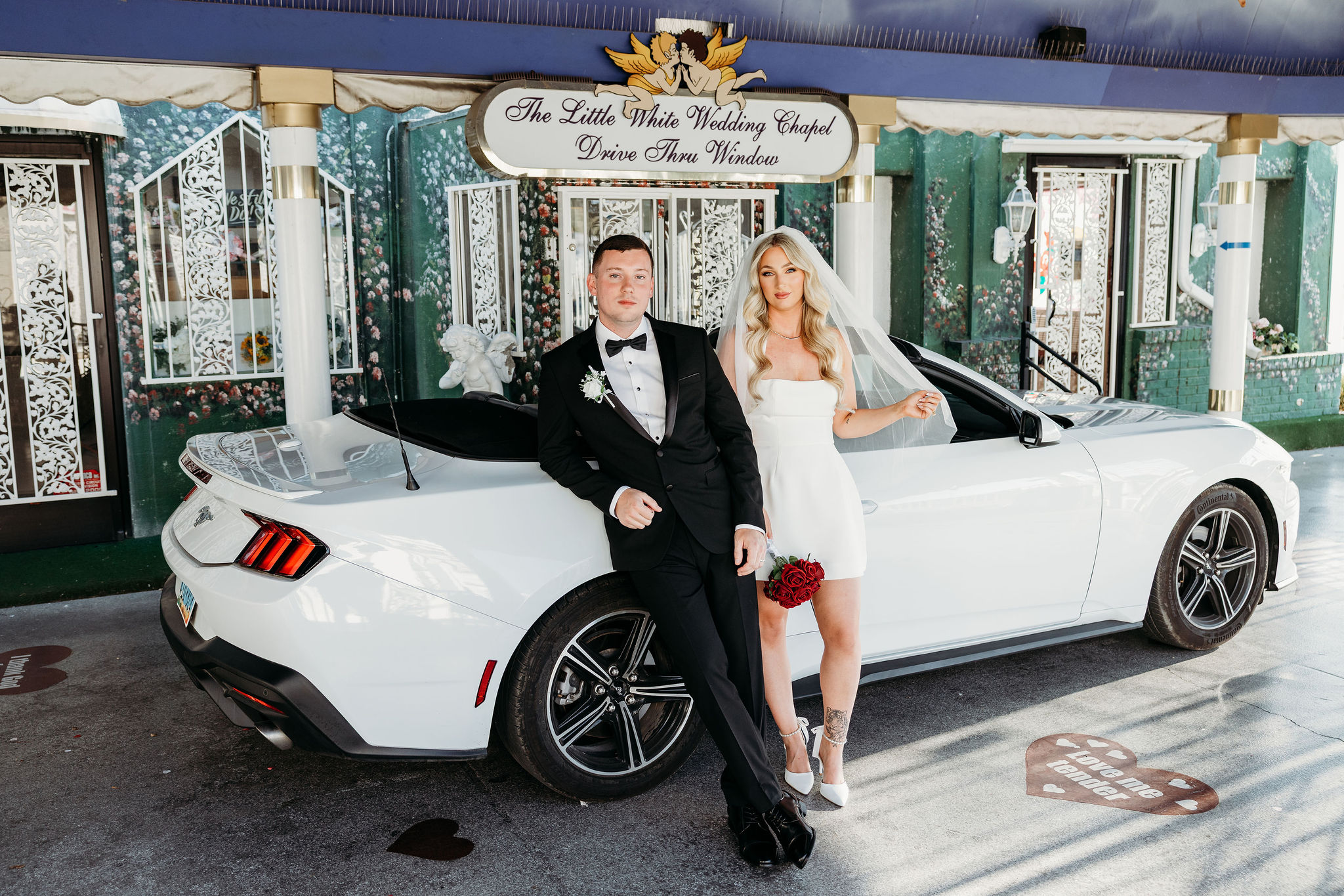 Rachel & Shane’s Classic Las Vegas Elopement at Little White Chapel