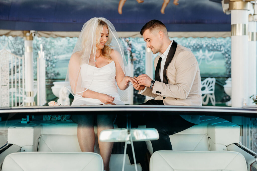 The Ultimate Guide to an Amazing Little White Chapel Elopement in Las Vegas