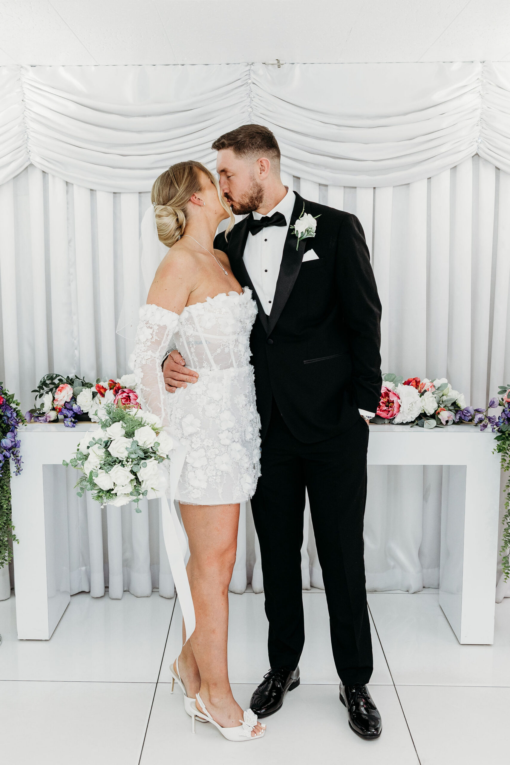 Cute picture of the newly married couple kissing