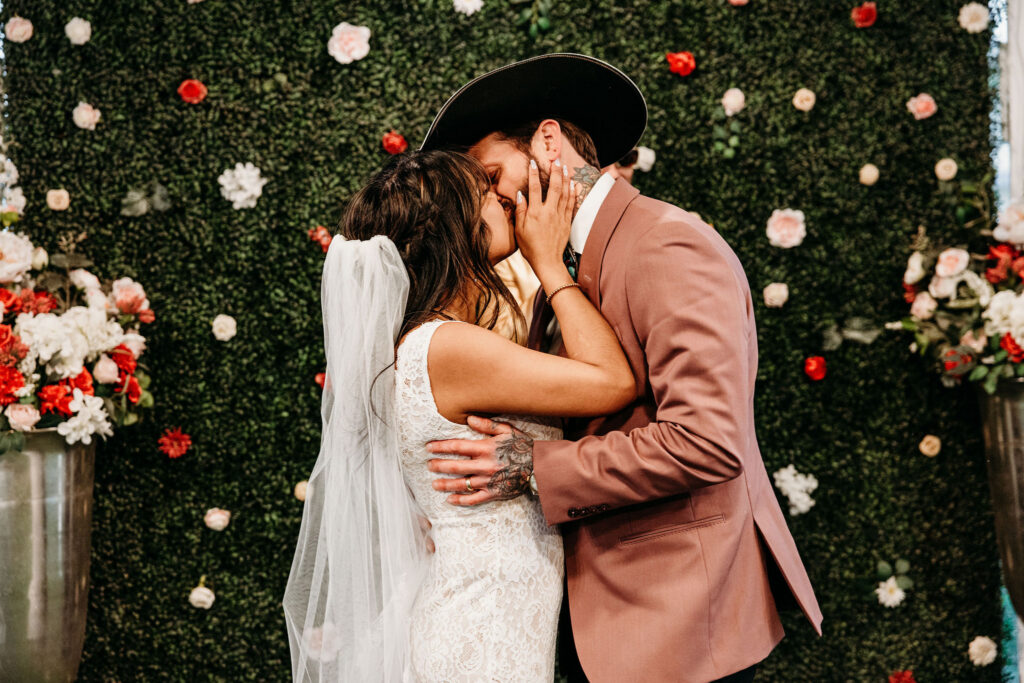 The Ultimate Guide to an Amazing Little White Chapel Elopement in Las Vegas