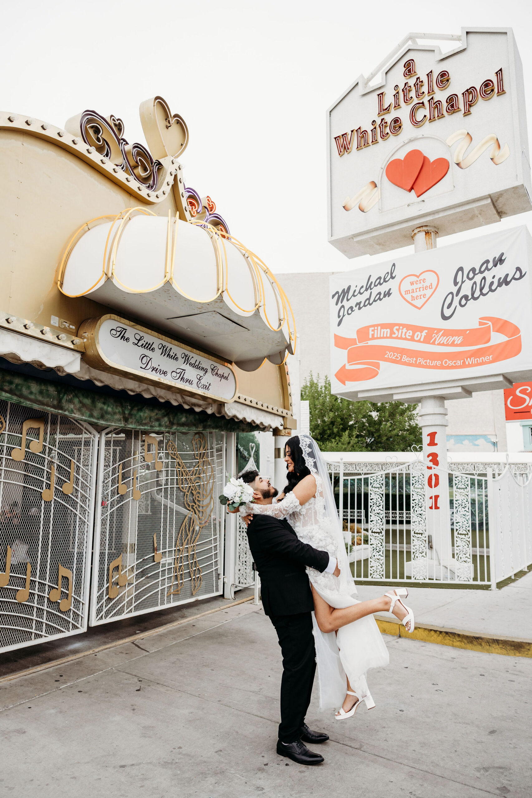 The Ultimate Guide to an Amazing Little White Chapel Elopement in Las Vegas
