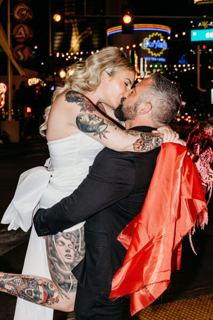 couple kissing in DTLV