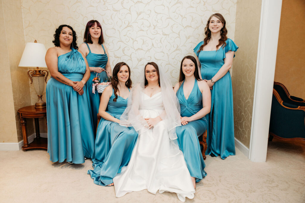 Picture of the bride and her bridesmaids