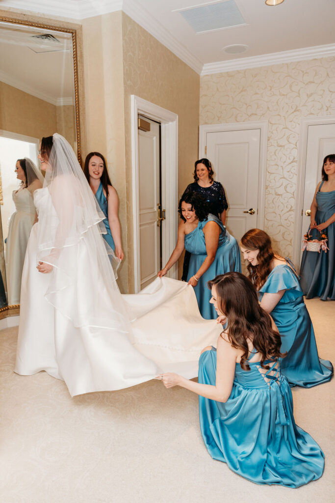 cute picture of the bride and her friends